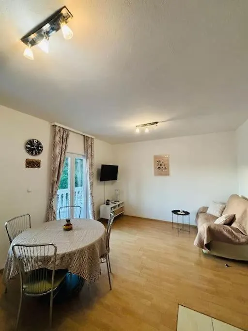 Apartment Maribel Tribanj-Kruscica